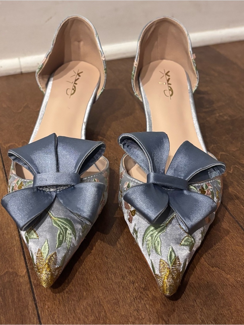 Pointed Floral Satin Kitten Heels with Blue Satin Bow